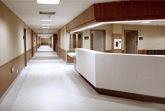 采用格林雅防火板装修的厦门长庚医院走廊