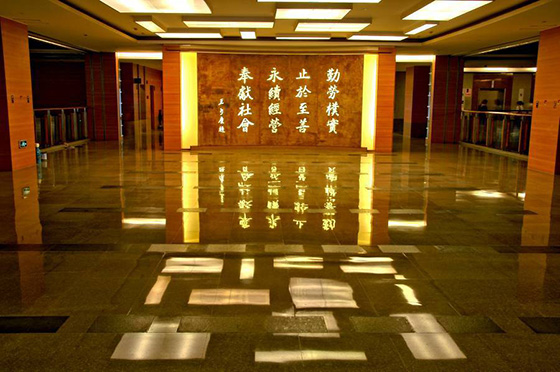采用格林雅防火板装修的厦门长庚医院大厅